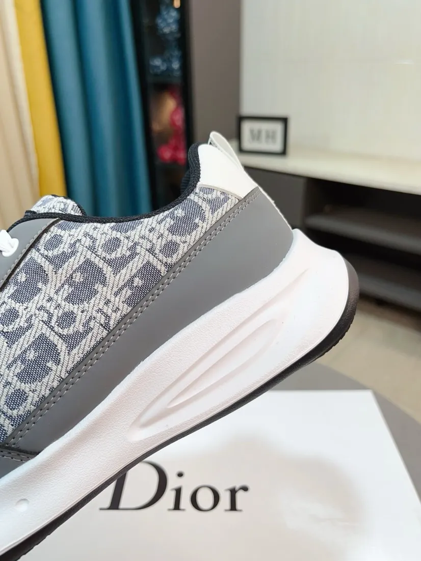 Men's men's shoes 💰440🌹🌹【Dior】Best-selling official website world premiere🔝High-end men's shoes brand official website latest series: The upper is made of imported cowhide with specially designed fabrics➕Mesh breathable lining. Make walking more convenient and comfortable! Compared with the official quality, Midea’s 1:1 replica. Create a fashionable personality to set off your uniqueness! A must-have for trendy men! Classic style. Men's sizes: 38-44.